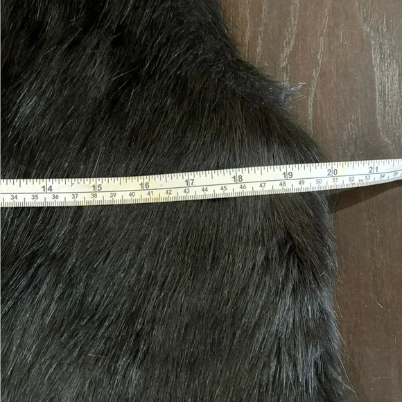 Black Faux Fur Vest Size Small - Picture 9 of 11